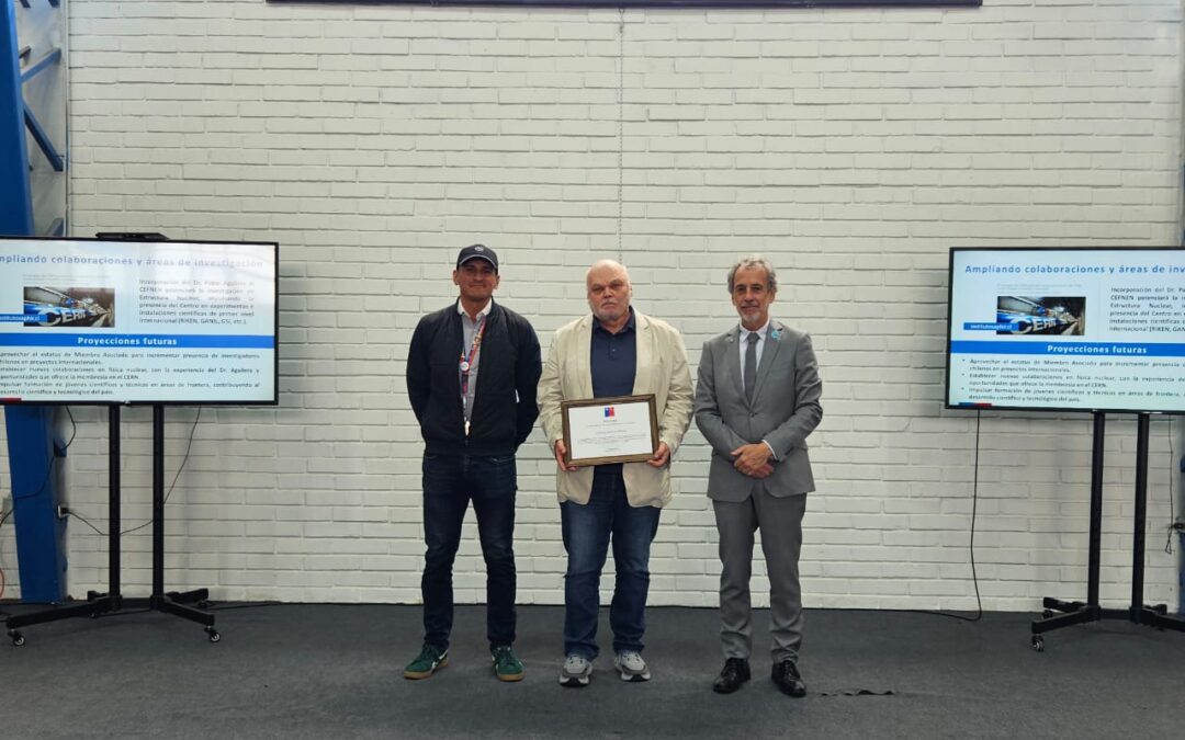 SAPHIR fue reconocido durante la ceremonia del 61º aniversario de la Comisión Chilena de Energía Nuclear por su rol estratégico en las labores desarrolladas en el CERN