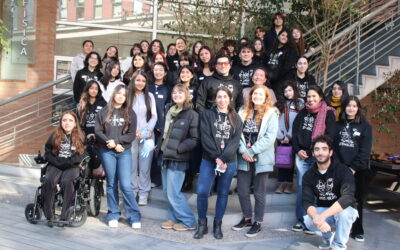 Desayuno de bienvenida marca el inicio de la versión 2025 del taller Niñas Atómicas en Física UC